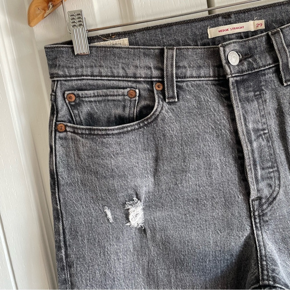Levi’s Premium Wedgie Straight Jeans Women’s 29 Black Gray Faded Button Fly EUC - Picture 3 of 16